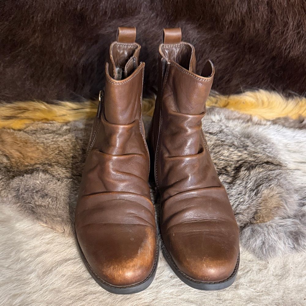 Earth Brown Leather Boots 8.5 (5000G)